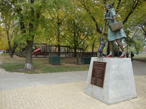 Statue of Dorothy in the Oz Park, Chicago